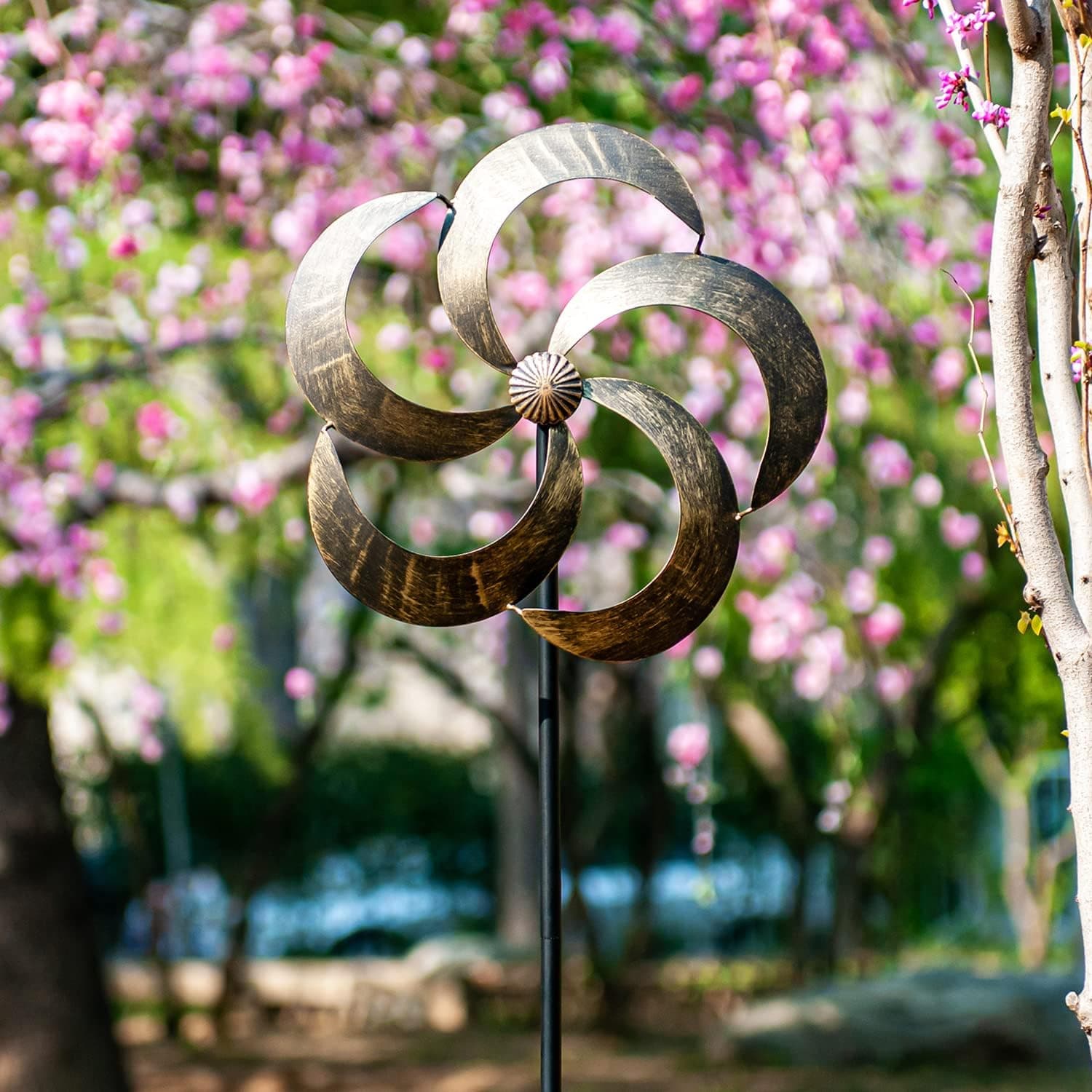 Windrad für draußen - Windspiel aus Metall - Einzelblatt Windrad, Gartendeko für draußen, leicht drehend- ideal für Terrasse und Garten, wetterfestes Gartendeko, standfest - Dahlie 155 cm Kupfer