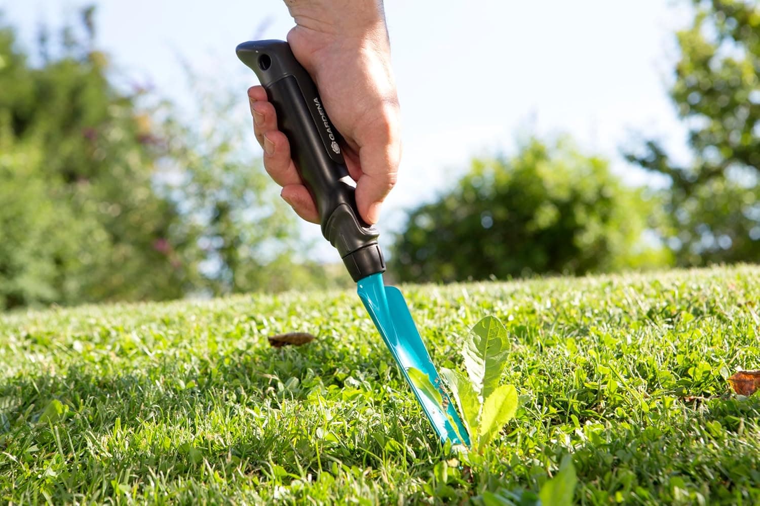 Gardena Unkrautstecher: Ideales Gartenwerkzeug zum effektiven Entfernen von Unkraut, mit ergonomischem Griff, aus Qualitätsstahl, korrosionsgeschützt, Arbeitslänge 14,5 cm (8935-20)
