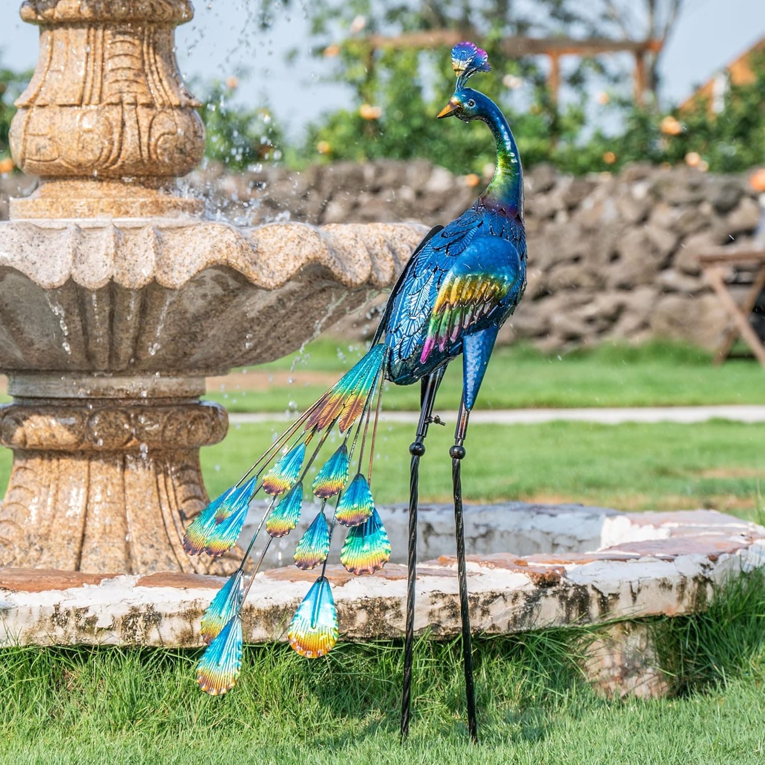 TERESA'S COLLECTIONS Gartendeko für draußen, 61cm große Gartenstatue, Pfau, aus Metall, Skulpturen, stehend, für Dekoration von Rasen, Terrasse,Muttertagsgeschenk Vatertagsgeschenk(M)